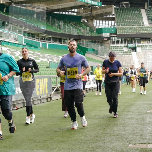 13.09.2026 - 21. swb-Marathon Bremen Michael Burmester http://msf.ph/oto/10423499 13.09.2026 10:46:30 Laufen im Stadion 10137, 10161, 10194, 10202, 10242, 10344, 10349, 10430, 10472, 10524, 10535, 10568, 10600, 10651, 10895, 10933, 10970, 10979, 11050, 11181, 11200, 11244, 11296, 11309, 11367, 11457, 11529, 11530, 11546, 11573, 11574, 11579, 11639, 11675, 11709, 11760, 11808, 11821, 12057, 12089, 12153, 12177, 12178, 12211, 12224, 12285, 12316, 12317, 12374, 12422, 12462, 12539, 10002, 10004, 10005, 10148, 10271, 10303, 10325, 10330, 10335, 10361, 10362, 10459, 10513 meine-sportfotos.de