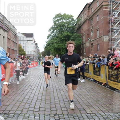 13.09.2026 - Kiel Lauf Yannick Fuchs http://msf.ph/oto/10423501 13.09.2026 09:44:48 Ziel 1224, 4693, 5939, 6023, 7356, 7460, 9986, 10777, 11046, 11239, 12218, 537, 793, 801, 912, 958, 1053, 1849, 1866, 2031, 2045, 2212, 2437, 2787, 2868, 3198, 3209, 3688, 4098, 4316, 4573, 6892, 6895, 7121, 7430, 7744, 12161, 12318, 12437, 98, 312, 2456, 2704, 2786, 3138, 3517, 3717, 4118, 5562, 6135, 8028, 8189, 11043, 12676, 537, 793, 2031, 4092, 7753, 12373, 12437 meine-sportfotos.de