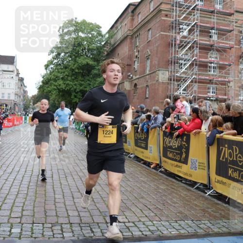 13.09.2026 - Kiel Lauf Yannick Fuchs http://msf.ph/oto/10423511 13.09.2026 09:44:48 Ziel 1224, 4693, 5939, 6023, 7356, 7460, 9986, 10777, 11046, 11239, 12218, 537, 793, 801, 912, 958, 1053, 1849, 1866, 2031, 2045, 2212, 2437, 2787, 2868, 3198, 3209, 3688, 4098, 4316, 4573, 6892, 6895, 7121, 7430, 7744, 12161, 12318, 12437, 98, 312, 2456, 2704, 2786, 3138, 3517, 3717, 4118, 5562, 6135, 8028, 8189, 11043, 12676, 537, 793, 2031, 4092, 7753, 12373, 12437 meine-sportfotos.de