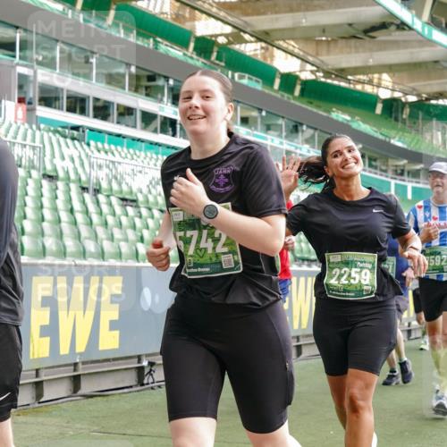 13.09.2026 - 21. swb-Marathon Bremen Michael Burmester http://msf.ph/oto/10423551 13.09.2026 13:23:28 Laufen im Stadion 137, 160, 182, 211, 324, 343, 434, 533, 571, 609, 708, 721, 739, 743, 892, 1157, 1178, 1259, 1273, 1331, 1471, 1597, 1598, 1657, 1669, 1691, 1746, 1788, 1883, 1944, 2213, 2252, 2286, 2290, 2433, 2445, 2465, 2475, 2495, 2503, 2504, 2526, 2571, 2619, 2632, 2685, 2711, 2768, 2776, 2936, 2968, 3252, 3282, 3288, 3289, 3292, 3312, 3347, 3351, 3364, 3395, 3423, 3447, 3505, 3530, 3559, 3682, 3727, 3770, 3784, 3819, 4020, 4054, 4231, 4406, 4407, 4431, 4466, 4467, 4584, 1506 meine-sportfotos.de