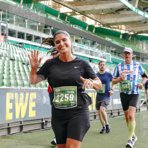 13.09.2026 - 21. swb-Marathon Bremen Michael Burmester http://msf.ph/oto/10423577 13.09.2026 13:23:29 Laufen im Stadion 137, 160, 182, 211, 324, 343, 434, 533, 571, 609, 708, 721, 739, 743, 752, 892, 1157, 1178, 1259, 1273, 1331, 1471, 1597, 1598, 1657, 1669, 1691, 1746, 1788, 1883, 1944, 2213, 2252, 2286, 2290, 2433, 2445, 2465, 2475, 2495, 2503, 2504, 2526, 2571, 2619, 2632, 2685, 2711, 2768, 2776, 2936, 2968, 3252, 3282, 3288, 3289, 3292, 3312, 3347, 3351, 3364, 3395, 3423, 3447, 3505, 3530, 3559, 3682, 3727, 3770, 3784, 3819, 4020, 4054, 4231, 4406, 4407, 4431, 4466, 4467, 4584, 1506 meine-sportfotos.de