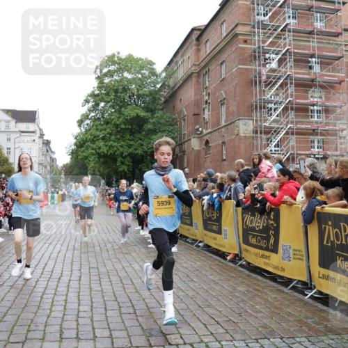 13.09.2026 - Kiel Lauf Yannick Fuchs http://msf.ph/oto/10423584 13.09.2026 09:44:54 Ziel 1224, 2456, 2704, 4118, 5562, 5939, 6023, 6135, 7460, 8028, 9986, 10777, 11043, 11046, 11239, 12676, 801, 912, 958, 1053, 1849, 1866, 2045, 2212, 2787, 2868, 3198, 3209, 3688, 4098, 4316, 4573, 4693, 6892, 6895, 7121, 7356, 7430, 7744, 9986, 12161, 12218, 12318, 98, 312, 2786, 3138, 3479, 3503, 3507, 3517, 3717, 5672, 6097, 6098, 6556, 8189, 9760, 10006, 12348, 12351, 537, 793, 1053, 2031, 2437, 3688, 4573, 12318, 12437 meine-sportfotos.de