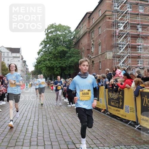 13.09.2026 - Kiel Lauf Yannick Fuchs http://msf.ph/oto/10423585 13.09.2026 09:44:55 Ziel 1224, 2456, 2704, 4118, 5562, 5939, 6023, 6135, 7460, 8028, 10777, 11043, 11046, 11239, 12676, 801, 912, 958, 1053, 1849, 1866, 2045, 2212, 2787, 2868, 3198, 3209, 4098, 4316, 4573, 4693, 6892, 6895, 7121, 7356, 7430, 7460, 7744, 9986, 12161, 12218, 12318, 98, 312, 2786, 3138, 3479, 3503, 3507, 3517, 3717, 5672, 6097, 6098, 6556, 8189, 9760, 10006, 12348, 12351, 537, 793, 1053, 2031, 2437, 3688, 4573, 7744, 12318, 12437 meine-sportfotos.de