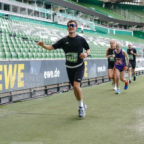 13.09.2026 - 21. swb-Marathon Bremen Michael Burmester http://msf.ph/oto/10423588 13.09.2026 13:00:35 Laufen im Stadion 135, 232, 242, 260, 282, 318, 342, 440, 651, 687, 745, 1080, 1166, 1209, 1368, 1448, 1493, 1494, 1516, 1582, 1650, 1861, 1935, 1963, 2088, 2289, 2293, 2306, 2322, 2370, 2409, 2427, 2481, 2485, 2490, 2491, 2517, 2560, 2561, 2570, 2627, 2658, 2686, 2700, 2708, 2781, 2806, 2899, 2906, 2914, 2953, 2961, 2967, 3015, 3076, 3105, 3124, 3145, 3168, 3173, 3190, 3273, 3354, 3372, 3375, 3385, 3480, 3516, 3524, 3526, 3531, 3642, 3652, 3729, 3774, 3855, 3856, 3861, 3930 meine-sportfotos.de