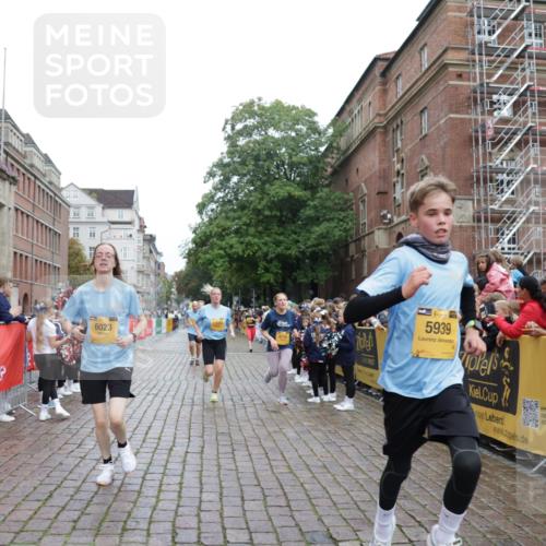 13.09.2026 - Kiel Lauf Yannick Fuchs http://msf.ph/oto/10423589 13.09.2026 09:44:55 Ziel 1224, 2456, 2704, 4118, 5562, 5939, 6023, 6135, 7460, 8028, 10777, 11043, 11046, 11239, 12676, 801, 912, 958, 1053, 1849, 1866, 2045, 2212, 2787, 2868, 3198, 3209, 4098, 4316, 4573, 4693, 6892, 6895, 7121, 7356, 7430, 7460, 7744, 9986, 12161, 12218, 12318, 98, 312, 2786, 3138, 3479, 3503, 3507, 3517, 3717, 5672, 6097, 6098, 6556, 8189, 9760, 10006, 12348, 12351, 537, 793, 1053, 2031, 2437, 3688, 4573, 7744, 12318, 12437 meine-sportfotos.de