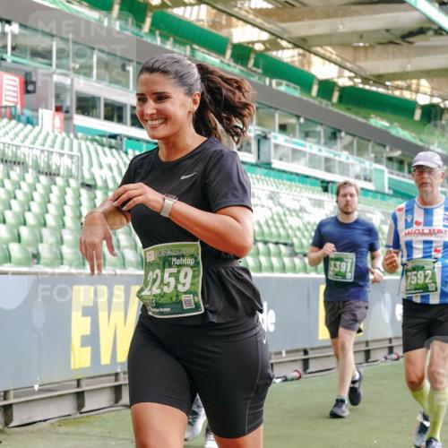 13.09.2026 - 21. swb-Marathon Bremen Michael Burmester http://msf.ph/oto/10423594 13.09.2026 13:23:29 Laufen im Stadion 137, 160, 182, 211, 324, 343, 434, 533, 571, 609, 708, 721, 739, 743, 752, 892, 1157, 1178, 1259, 1273, 1331, 1471, 1597, 1598, 1657, 1669, 1691, 1746, 1788, 1883, 1944, 2213, 2252, 2286, 2290, 2433, 2445, 2465, 2475, 2495, 2503, 2504, 2526, 2571, 2619, 2632, 2685, 2711, 2768, 2776, 2936, 2968, 3252, 3282, 3288, 3289, 3292, 3312, 3347, 3351, 3364, 3395, 3423, 3447, 3505, 3530, 3559, 3682, 3727, 3770, 3784, 3819, 4020, 4054, 4231, 4406, 4407, 4431, 4466, 4467, 4584, 1506 meine-sportfotos.de