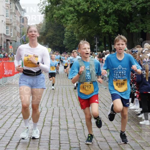 13.09.2026 - Kiel Lauf Yannick Fuchs http://msf.ph/oto/10423686 13.09.2026 09:45:02 Ziel 98, 312, 2456, 2704, 3138, 3517, 3717, 4118, 5562, 5939, 6023, 6135, 8028, 8189, 11043, 12676, 912, 958, 1224, 1849, 1866, 2045, 2212, 2787, 3198, 3209, 4098, 4316, 4693, 5939, 6023, 6895, 7121, 7356, 7430, 7460, 9986, 10777, 11046, 11239, 12161, 12218, 1503, 2282, 2786, 3479, 3503, 3507, 4606, 5103, 5400, 5672, 5811, 6097, 6098, 6556, 8854, 9425, 9760, 9897, 10006, 12347, 12348, 12351, 801, 958, 1053, 1849, 1866, 2045, 2212, 2868, 4098, 4573, 7744, 12318 meine-sportfotos.de