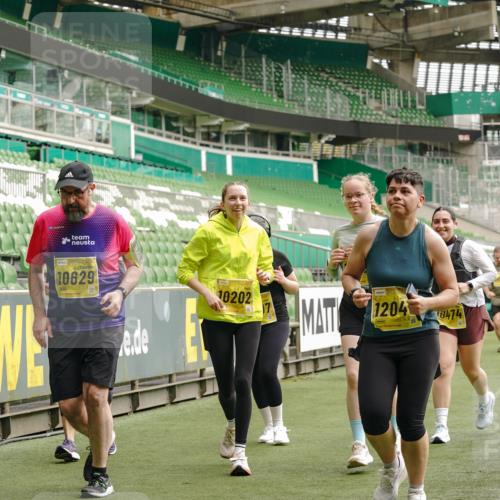 13.09.2026 - 21. swb-Marathon Bremen Michael Burmester http://msf.ph/oto/10423701 13.09.2026 10:46:38 Laufen im Stadion 10137, 10161, 10194, 10202, 10242, 10349, 10430, 10472, 10524, 10535, 10600, 10651, 10895, 10933, 10970, 11050, 11181, 11200, 11244, 11296, 11309, 11367, 11457, 11529, 11530, 11546, 11573, 11574, 11579, 11639, 11675, 11709, 11760, 11821, 12089, 12153, 12177, 12178, 12211, 12285, 12316, 12317, 12374, 12422, 12462, 12539, 10002, 10004, 10005, 10148, 10271, 10303, 10325, 10330, 10335, 10361, 10362, 10459, 10513, 10756, 10779, 10882, 10997 meine-sportfotos.de