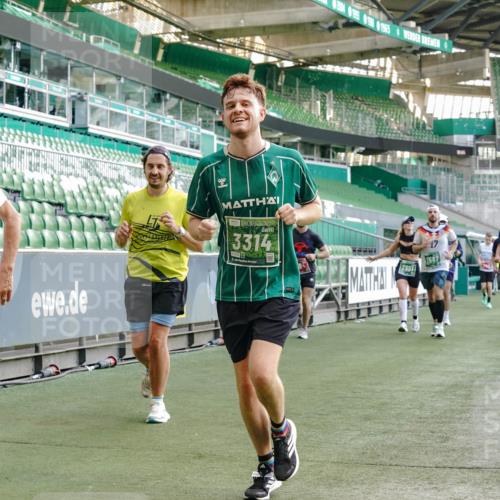 13.09.2026 - 21. swb-Marathon Bremen Michael Burmester http://msf.ph/oto/10423777 13.09.2026 13:23:33 Laufen im Stadion 137, 160, 182, 211, 324, 343, 434, 533, 548, 571, 609, 708, 721, 739, 743, 752, 892, 1157, 1178, 1259, 1273, 1331, 1471, 1597, 1598, 1657, 1669, 1691, 1746, 1788, 1883, 1944, 2213, 2252, 2286, 2290, 2433, 2445, 2465, 2475, 2483, 2495, 2503, 2504, 2526, 2571, 2619, 2685, 2711, 2768, 2776, 2936, 2968, 3252, 3282, 3288, 3289, 3292, 3312, 3347, 3351, 3364, 3395, 3423, 3447, 3505, 3530, 3559, 3682, 3727, 3770, 3784, 3819, 4020, 4054, 4231, 4406, 4407, 4431, 4466, 4467, 4584, 1506 meine-sportfotos.de