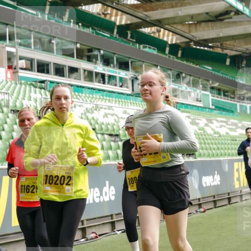 13.09.2026 - 21. swb-Marathon Bremen Michael Burmester http://msf.ph/oto/10423781 13.09.2026 10:46:41 Laufen im Stadion 10137, 10161, 10202, 10242, 10349, 10430, 10472, 10524, 10535, 10651, 10895, 10933, 10970, 11050, 11181, 11200, 11244, 11296, 11309, 11367, 11457, 11529, 11530, 11546, 11573, 11574, 11579, 11639, 11675, 11709, 11760, 11821, 12089, 12153, 12157, 12177, 12178, 12211, 12285, 12316, 12317, 12374, 12422, 12462, 12539, 10002, 10004, 10005, 10148, 10271, 10303, 10325, 10330, 10335, 10361, 10362, 10459, 10513, 10756, 10779, 10882, 10997, 11355 meine-sportfotos.de
