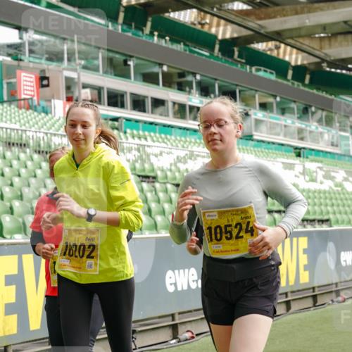13.09.2026 - 21. swb-Marathon Bremen Michael Burmester http://msf.ph/oto/10423803 13.09.2026 10:46:41 Laufen im Stadion 10137, 10161, 10202, 10242, 10349, 10430, 10472, 10524, 10535, 10651, 10895, 10933, 10970, 11050, 11181, 11200, 11244, 11296, 11309, 11367, 11457, 11529, 11530, 11546, 11573, 11574, 11579, 11639, 11675, 11709, 11760, 11821, 12089, 12153, 12157, 12177, 12178, 12211, 12285, 12316, 12317, 12374, 12422, 12462, 12539, 10002, 10004, 10005, 10148, 10271, 10303, 10325, 10330, 10335, 10361, 10362, 10459, 10513, 10756, 10779, 10882, 10997, 11355 meine-sportfotos.de