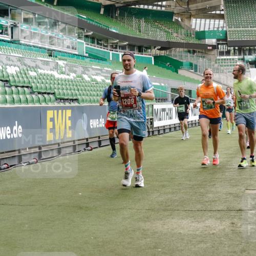 13.09.2026 - 21. swb-Marathon Bremen Michael Burmester http://msf.ph/oto/10423810 13.09.2026 13:00:44 Laufen im Stadion 135, 232, 242, 260, 282, 318, 342, 440, 651, 687, 745, 930, 1080, 1166, 1209, 1368, 1448, 1493, 1494, 1582, 1650, 1861, 1896, 1935, 1963, 2088, 2289, 2293, 2306, 2322, 2370, 2409, 2427, 2481, 2485, 2490, 2491, 2517, 2560, 2561, 2570, 2627, 2658, 2686, 2700, 2708, 2781, 2806, 2899, 2906, 2914, 2953, 2961, 2967, 3015, 3076, 3105, 3124, 3145, 3168, 3173, 3190, 3273, 3354, 3372, 3374, 3375, 3385, 3480, 3524, 3526, 3531, 3642, 3652, 3729, 3774, 3855, 3856, 3861, 3930 meine-sportfotos.de