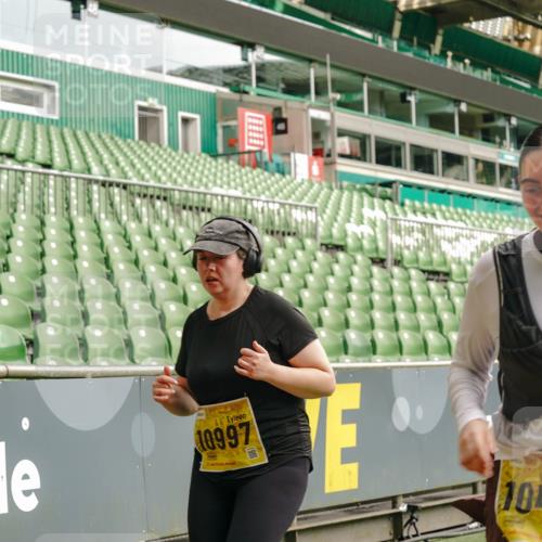 13.09.2026 - 21. swb-Marathon Bremen Michael Burmester http://msf.ph/oto/10423842 13.09.2026 10:46:43 Laufen im Stadion 10137, 10161, 10202, 10242, 10349, 10430, 10472, 10524, 10535, 10651, 10895, 10933, 10970, 11050, 11181, 11200, 11244, 11296, 11309, 11367, 11457, 11529, 11530, 11546, 11573, 11574, 11579, 11639, 11675, 11709, 11760, 11821, 12153, 12157, 12177, 12178, 12211, 12285, 12316, 12317, 12374, 12422, 12462, 12539, 10002, 10004, 10005, 10148, 10271, 10303, 10325, 10330, 10335, 10361, 10362, 10459, 10513, 10756, 10779, 10882, 10997, 11355 meine-sportfotos.de