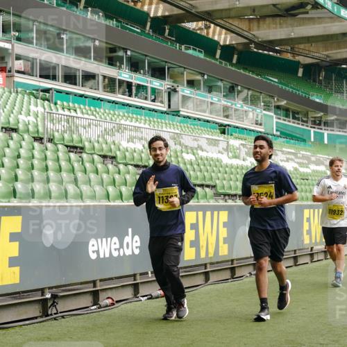 13.09.2026 - 21. swb-Marathon Bremen Michael Burmester http://msf.ph/oto/10423849 13.09.2026 10:46:44 Laufen im Stadion 10137, 10161, 10202, 10242, 10349, 10430, 10472, 10524, 10535, 10651, 10895, 10933, 10970, 11050, 11181, 11200, 11244, 11296, 11309, 11367, 11457, 11529, 11530, 11546, 11573, 11574, 11579, 11639, 11675, 11709, 11760, 11821, 12153, 12157, 12177, 12178, 12211, 12285, 12316, 12317, 12374, 12422, 12462, 12539, 10002, 10004, 10005, 10148, 10271, 10303, 10325, 10330, 10335, 10361, 10362, 10459, 10513, 10756, 10779, 10882, 10997, 11355 meine-sportfotos.de
