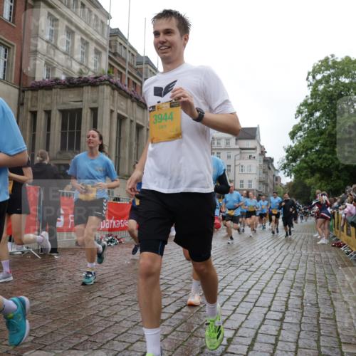 13.09.2026 - Kiel Lauf Yannick Fuchs http://msf.ph/oto/10423871 13.09.2026 10:59:25 Ziel 1825, 1835, 2394, 2639, 2771, 2828, 4342, 4897, 5519, 5891, 5977, 5987, 6693, 7066, 7112, 7527, 7734, 8208, 9227, 9242, 9684, 9700, 9778, 10251, 10453, 10536, 10799, 10871, 11016, 11177, 11202, 11340, 11350, 12359, 12482, 724, 788, 1085, 1094, 1729, 1990, 2265, 2385, 2557, 2559, 2862, 3332, 3480, 3943, 3944, 4192, 4609, 5188, 5836, 7417, 7757, 8188, 9306, 9313, 9387, 9405, 10167, 10255, 10551, 10654, 10655, 10871, 10969, 11087, 11126, 11585, 12223, 12520, 620, 1729 meine-sportfotos.de