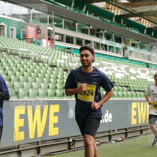 13.09.2026 - 21. swb-Marathon Bremen Michael Burmester http://msf.ph/oto/10423896 13.09.2026 10:46:46 Laufen im Stadion 10161, 10202, 10242, 10349, 10430, 10472, 10524, 10535, 10651, 10895, 10933, 10970, 11050, 11181, 11244, 11296, 11309, 11367, 11457, 11529, 11530, 11546, 11573, 11574, 11579, 11639, 11675, 11709, 11760, 11821, 12153, 12157, 12177, 12178, 12211, 12285, 12316, 12317, 12374, 12422, 12462, 10002, 10004, 10005, 10148, 10271, 10303, 10325, 10330, 10335, 10361, 10362, 10459, 10513, 10629, 10756, 10779, 10882, 10997, 11355 meine-sportfotos.de