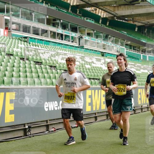 13.09.2026 - 21. swb-Marathon Bremen Michael Burmester http://msf.ph/oto/10423916 13.09.2026 10:46:47 Laufen im Stadion 10161, 10202, 10242, 10349, 10430, 10472, 10524, 10535, 10651, 10895, 10933, 10970, 11050, 11181, 11244, 11296, 11309, 11367, 11457, 11529, 11530, 11546, 11573, 11574, 11579, 11639, 11675, 11709, 11760, 11821, 12153, 12157, 12177, 12178, 12211, 12285, 12316, 12317, 12374, 12422, 12462, 10002, 10004, 10005, 10148, 10271, 10303, 10325, 10330, 10335, 10361, 10362, 10459, 10513, 10629, 10756, 10779, 10882, 10997, 11307, 11355 meine-sportfotos.de