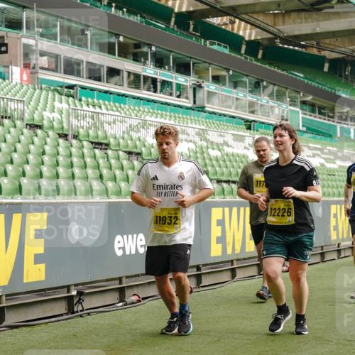 13.09.2026 - 21. swb-Marathon Bremen Michael Burmester http://msf.ph/oto/10423926 13.09.2026 10:46:47 Laufen im Stadion 10161, 10202, 10242, 10349, 10430, 10472, 10524, 10535, 10651, 10895, 10933, 10970, 11050, 11181, 11244, 11296, 11309, 11367, 11457, 11529, 11530, 11546, 11573, 11574, 11579, 11639, 11675, 11709, 11760, 11821, 12153, 12157, 12177, 12178, 12211, 12285, 12316, 12317, 12374, 12422, 12462, 10002, 10004, 10005, 10148, 10271, 10303, 10325, 10330, 10335, 10361, 10362, 10459, 10513, 10629, 10756, 10779, 10882, 10997, 11307, 11355 meine-sportfotos.de