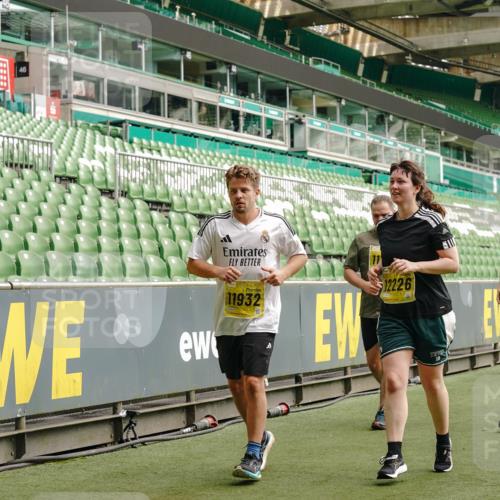 13.09.2026 - 21. swb-Marathon Bremen Michael Burmester http://msf.ph/oto/10423937 13.09.2026 10:46:47 Laufen im Stadion 10161, 10202, 10242, 10349, 10430, 10472, 10524, 10535, 10651, 10895, 10933, 10970, 11050, 11181, 11244, 11296, 11309, 11367, 11457, 11529, 11530, 11546, 11573, 11574, 11579, 11639, 11675, 11709, 11760, 11821, 12153, 12157, 12177, 12178, 12211, 12285, 12316, 12317, 12374, 12422, 12462, 10002, 10004, 10005, 10148, 10271, 10303, 10325, 10330, 10335, 10361, 10362, 10459, 10513, 10629, 10756, 10779, 10882, 10997, 11307, 11355 meine-sportfotos.de