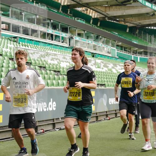 13.09.2026 - 21. swb-Marathon Bremen Michael Burmester http://msf.ph/oto/10423947 13.09.2026 10:46:48 Laufen im Stadion 10161, 10202, 10242, 10349, 10430, 10472, 10524, 10535, 10651, 10895, 10933, 10970, 11050, 11181, 11244, 11296, 11309, 11367, 11457, 11529, 11530, 11546, 11573, 11574, 11579, 11639, 11675, 11709, 11760, 11821, 12153, 12157, 12177, 12178, 12211, 12285, 12316, 12317, 12374, 12422, 12462, 10002, 10004, 10005, 10148, 10271, 10303, 10325, 10330, 10335, 10361, 10362, 10459, 10513, 10629, 10756, 10779, 10882, 10997, 11307, 11355 meine-sportfotos.de