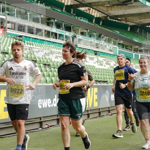 13.09.2026 - 21. swb-Marathon Bremen Michael Burmester http://msf.ph/oto/10423964 13.09.2026 10:46:48 Laufen im Stadion 10161, 10202, 10242, 10349, 10430, 10472, 10524, 10535, 10651, 10895, 10933, 10970, 11050, 11181, 11244, 11296, 11309, 11367, 11457, 11529, 11530, 11546, 11573, 11574, 11579, 11639, 11675, 11709, 11760, 11821, 12153, 12157, 12177, 12178, 12211, 12285, 12316, 12317, 12374, 12422, 12462, 10002, 10004, 10005, 10148, 10271, 10303, 10325, 10330, 10335, 10361, 10362, 10459, 10513, 10629, 10756, 10779, 10882, 10997, 11307, 11355 meine-sportfotos.de