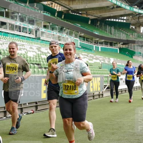 13.09.2026 - 21. swb-Marathon Bremen Michael Burmester http://msf.ph/oto/10424004 13.09.2026 10:46:49 Laufen im Stadion 10161, 10202, 10242, 10349, 10430, 10472, 10524, 10535, 10651, 10895, 10933, 10970, 11050, 11181, 11244, 11296, 11309, 11367, 11457, 11529, 11530, 11546, 11573, 11574, 11579, 11639, 11675, 11709, 11760, 11821, 12153, 12157, 12177, 12178, 12211, 12285, 12316, 12317, 12374, 12422, 12462, 10002, 10004, 10005, 10148, 10271, 10295, 10303, 10325, 10330, 10335, 10361, 10362, 10459, 10513, 10629, 10756, 10779, 10882, 10997, 11307, 11355 meine-sportfotos.de