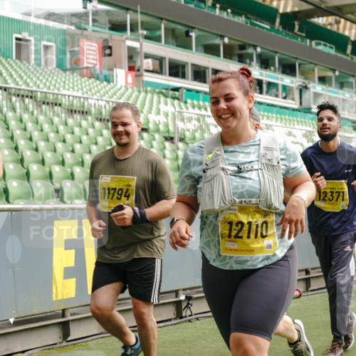 13.09.2026 - 21. swb-Marathon Bremen Michael Burmester http://msf.ph/oto/10424036 13.09.2026 10:46:49 Laufen im Stadion 10161, 10202, 10242, 10349, 10430, 10472, 10524, 10535, 10651, 10895, 10933, 10970, 11050, 11181, 11244, 11296, 11309, 11367, 11457, 11529, 11530, 11546, 11573, 11574, 11579, 11639, 11675, 11709, 11760, 11821, 12153, 12157, 12177, 12178, 12211, 12285, 12316, 12317, 12374, 12422, 12462, 10002, 10004, 10005, 10148, 10271, 10295, 10303, 10325, 10330, 10335, 10361, 10362, 10459, 10513, 10629, 10756, 10779, 10882, 10997, 11307, 11355 meine-sportfotos.de
