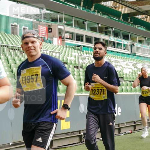 13.09.2026 - 21. swb-Marathon Bremen Michael Burmester http://msf.ph/oto/10424059 13.09.2026 10:46:50 Laufen im Stadion 10161, 10202, 10242, 10349, 10472, 10524, 10535, 10651, 10895, 10933, 10970, 11050, 11181, 11244, 11296, 11309, 11367, 11457, 11529, 11530, 11546, 11573, 11574, 11579, 11639, 11675, 11709, 11760, 11821, 12153, 12157, 12177, 12178, 12211, 12285, 12316, 12317, 12374, 12422, 12462, 10002, 10004, 10005, 10148, 10271, 10295, 10303, 10325, 10330, 10335, 10361, 10362, 10459, 10513, 10629, 10756, 10779, 10882, 10997, 10999, 11233, 11307, 11355 meine-sportfotos.de