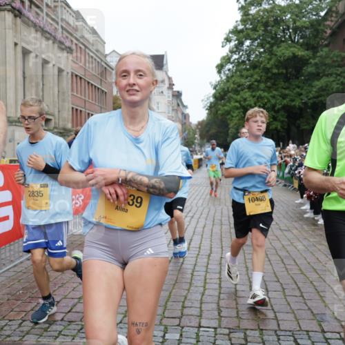 13.09.2026 - Kiel Lauf Yannick Fuchs http://msf.ph/oto/10424089 13.09.2026 09:45:28 Ziel 1503, 1579, 2017, 2835, 3408, 5103, 5369, 5399, 5811, 6038, 7854, 8152, 8854, 9456, 10498, 11939, 12069, 12347, 98, 312, 2282, 2456, 2704, 2786, 3138, 3479, 3503, 3507, 3517, 3717, 4118, 4606, 5400, 5562, 5672, 6097, 6098, 6135, 6556, 8028, 8189, 9425, 9760, 9897, 10006, 11043, 12348, 12351, 12676, 1023, 2788, 3025, 3974, 4413, 4569, 5511, 7202, 7349, 8126, 10142, 10392, 10445, 12281, 1224, 4118, 5939, 6023, 10777, 11046, 11239 meine-sportfotos.de