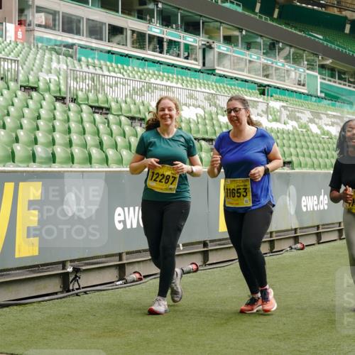 13.09.2026 - 21. swb-Marathon Bremen Michael Burmester http://msf.ph/oto/10424091 13.09.2026 10:46:53 Laufen im Stadion 10161, 10242, 10349, 10472, 10535, 10651, 10895, 10933, 10970, 11050, 11181, 11244, 11296, 11309, 11367, 11457, 11529, 11530, 11546, 11573, 11574, 11579, 11639, 11675, 11709, 11760, 11821, 12157, 12177, 12178, 12211, 12285, 12316, 12317, 12374, 12422, 12462, 10002, 10004, 10005, 10271, 10295, 10303, 10325, 10330, 10335, 10361, 10362, 10459, 10513, 10629, 10756, 10779, 10882, 10997, 10999, 11233, 11307, 11355 meine-sportfotos.de