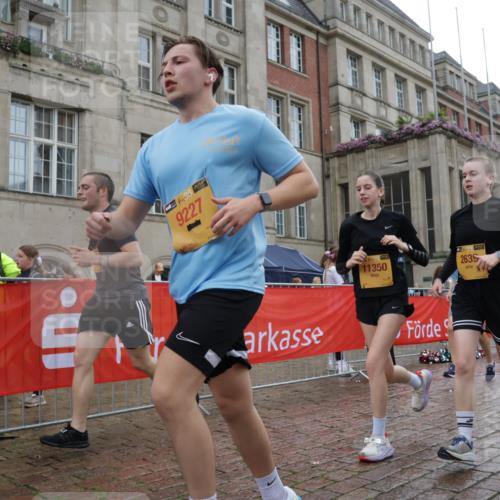 13.09.2026 - Kiel Lauf Yannick Fuchs http://msf.ph/oto/10424115 13.09.2026 10:59:50 Ziel 469, 747, 988, 1002, 1895, 1948, 2287, 3063, 3607, 5261, 5627, 6295, 7350, 7543, 7954, 8120, 9299, 10916, 11007, 11377, 11415, 620, 683, 1825, 1835, 2354, 2394, 2639, 2771, 2828, 3108, 3113, 3176, 3348, 3663, 4342, 4897, 5173, 5382, 5519, 5608, 5891, 5977, 5987, 6693, 7066, 7112, 7350, 7454, 7527, 7614, 7734, 8208, 8234, 8723, 8884, 9227, 9242, 9684, 9700, 9778, 9971, 10157, 10251, 10453, 10536, 10799, 10871, 10918, 11016, 11177, 12359, 12408, 173, 10255 meine-sportfotos.de