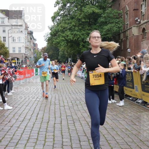 13.09.2026 - Kiel Lauf Yannick Fuchs http://msf.ph/oto/10424122 13.09.2026 09:45:30 Ziel 1023, 1503, 1579, 2017, 2835, 3408, 5103, 5369, 5399, 5811, 6038, 7854, 8152, 9456, 10498, 11939, 12069, 12281, 12347, 98, 312, 2282, 2456, 2704, 2786, 3138, 3479, 3503, 3507, 3517, 3717, 4606, 5400, 5562, 5672, 6097, 6098, 6135, 6556, 8028, 8189, 8854, 9425, 9760, 9897, 10006, 12348, 12351, 12676, 2788, 3025, 3974, 4413, 4569, 5511, 7202, 7349, 7572, 8126, 9841, 10036, 10142, 10392, 10445, 2456, 2704, 4118, 5939, 6023, 10777, 11239 meine-sportfotos.de