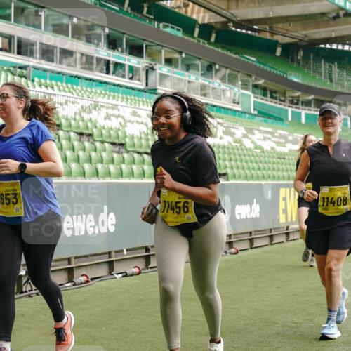 13.09.2026 - 21. swb-Marathon Bremen Michael Burmester http://msf.ph/oto/10424125 13.09.2026 10:46:54 Laufen im Stadion 10161, 10242, 10349, 10472, 10535, 10651, 10895, 10933, 10970, 11050, 11181, 11244, 11296, 11309, 11367, 11457, 11529, 11530, 11546, 11573, 11574, 11579, 11639, 11675, 11709, 11760, 11821, 12157, 12177, 12178, 12211, 12285, 12316, 12317, 12374, 12422, 12462, 10002, 10004, 10005, 10271, 10295, 10303, 10325, 10330, 10335, 10361, 10362, 10459, 10513, 10629, 10756, 10779, 10882, 10997, 10999, 11233, 11307, 11355 meine-sportfotos.de