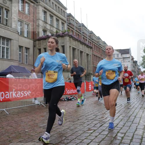13.09.2026 - Kiel Lauf Yannick Fuchs http://msf.ph/oto/10424132 13.09.2026 10:59:52 Ziel 469, 988, 1002, 1562, 1895, 1948, 2287, 3063, 4509, 5261, 5627, 6295, 7543, 7954, 8120, 9271, 9299, 11007, 11377, 11415, 620, 683, 747, 1825, 1835, 2354, 2394, 2771, 2828, 3108, 3113, 3176, 3348, 3607, 3663, 4342, 4897, 5173, 5382, 5608, 5891, 5977, 5987, 6693, 7066, 7112, 7350, 7454, 7527, 7614, 7734, 8208, 8234, 8723, 8884, 9242, 9684, 9700, 9778, 9971, 10157, 10251, 10453, 10536, 10799, 10916, 10918, 11016, 11177, 12359, 12408, 173, 327, 3121, 4342 meine-sportfotos.de