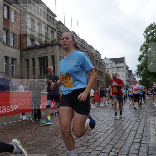 13.09.2026 - Kiel Lauf Yannick Fuchs http://msf.ph/oto/10424137 13.09.2026 10:59:52 Ziel 469, 988, 1002, 1562, 1895, 1948, 2287, 3063, 4509, 5261, 5627, 6295, 7543, 7954, 8120, 9271, 9299, 11007, 11377, 11415, 620, 683, 747, 1825, 1835, 2354, 2394, 2771, 2828, 3108, 3113, 3176, 3348, 3607, 3663, 4342, 4897, 5173, 5382, 5608, 5891, 5977, 5987, 6693, 7066, 7112, 7350, 7454, 7527, 7614, 7734, 8208, 8234, 8723, 8884, 9242, 9684, 9700, 9778, 9971, 10157, 10251, 10453, 10536, 10799, 10916, 10918, 11016, 11177, 12359, 12408, 173, 327, 3121, 4342 meine-sportfotos.de