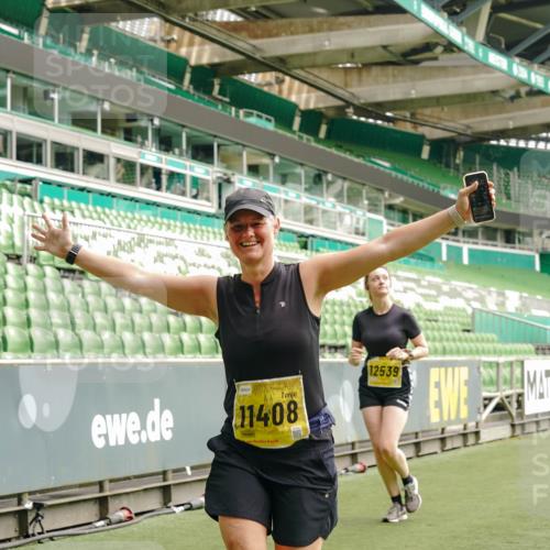 13.09.2026 - 21. swb-Marathon Bremen Michael Burmester http://msf.ph/oto/10424159 13.09.2026 10:46:55 Laufen im Stadion 10161, 10242, 10349, 10472, 10535, 10651, 10895, 10933, 10970, 11050, 11181, 11244, 11296, 11309, 11367, 11457, 11529, 11530, 11546, 11573, 11574, 11579, 11639, 11675, 11709, 11760, 11821, 12157, 12177, 12178, 12211, 12285, 12316, 12317, 12340, 12374, 12422, 12462, 10002, 10004, 10005, 10271, 10295, 10303, 10325, 10330, 10335, 10361, 10362, 10459, 10513, 10629, 10756, 10779, 10882, 10997, 10999, 11233, 11307, 11355 meine-sportfotos.de