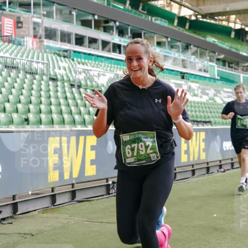 13.09.2026 - 21. swb-Marathon Bremen Michael Burmester http://msf.ph/oto/10424167 13.09.2026 13:00:53 Laufen im Stadion 135, 242, 260, 282, 318, 342, 440, 651, 687, 745, 930, 1067, 1080, 1209, 1368, 1448, 1493, 1494, 1582, 1650, 1861, 1896, 1935, 1963, 2033, 2088, 2289, 2293, 2306, 2322, 2370, 2409, 2427, 2481, 2485, 2490, 2491, 2517, 2560, 2561, 2570, 2627, 2658, 2686, 2700, 2708, 2781, 2806, 2906, 2914, 2961, 2967, 3076, 3105, 3145, 3168, 3173, 3273, 3354, 3372, 3374, 3375, 3385, 3480, 3524, 3526, 3642, 3729, 3774, 3855, 3856, 3861, 3930 meine-sportfotos.de