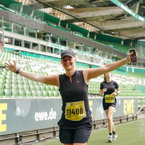 13.09.2026 - 21. swb-Marathon Bremen Michael Burmester http://msf.ph/oto/10424170 13.09.2026 10:46:55 Laufen im Stadion 10161, 10242, 10349, 10472, 10535, 10651, 10895, 10933, 10970, 11050, 11181, 11244, 11296, 11309, 11367, 11457, 11529, 11530, 11546, 11573, 11574, 11579, 11639, 11675, 11709, 11760, 11821, 12157, 12177, 12178, 12211, 12285, 12316, 12317, 12340, 12374, 12422, 12462, 10002, 10004, 10005, 10271, 10295, 10303, 10325, 10330, 10335, 10361, 10362, 10459, 10513, 10629, 10756, 10779, 10882, 10997, 10999, 11233, 11307, 11355 meine-sportfotos.de