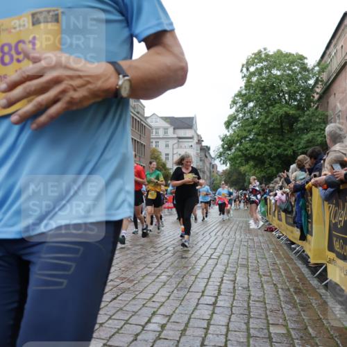 13.09.2026 - Kiel Lauf Yannick Fuchs http://msf.ph/oto/10424191 13.09.2026 10:59:56 Ziel 469, 964, 1002, 1562, 1728, 1895, 1948, 2287, 3063, 4509, 5261, 5627, 6295, 7398, 7543, 7954, 8120, 9271, 9299, 11007, 11377, 11415, 620, 683, 747, 988, 1835, 2354, 2394, 2771, 2828, 3108, 3113, 3176, 3348, 3607, 3663, 5173, 5382, 5608, 5891, 5977, 5987, 6693, 7066, 7112, 7350, 7454, 7543, 7614, 7734, 8208, 8234, 8723, 8884, 9684, 9700, 9778, 9971, 10157, 10453, 10536, 10799, 10916, 10918, 11016, 11177, 12359, 12408, 173, 327, 2187, 3121, 2828, 4342, 5891, 7066, 7734 meine-sportfotos.de