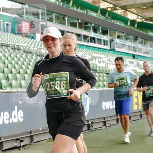 13.09.2026 - 21. swb-Marathon Bremen Michael Burmester http://msf.ph/oto/10424193 13.09.2026 13:23:51 Laufen im Stadion 137, 160, 182, 211, 324, 434, 533, 548, 571, 609, 708, 721, 723, 739, 743, 752, 892, 1157, 1178, 1259, 1273, 1331, 1463, 1471, 1597, 1598, 1691, 1746, 1788, 1883, 1944, 2095, 2211, 2213, 2252, 2286, 2312, 2323, 2433, 2445, 2465, 2475, 2483, 2495, 2497, 2503, 2504, 2526, 2571, 2768, 2776, 2936, 2968, 3252, 3282, 3288, 3289, 3292, 3298, 3312, 3347, 3364, 3381, 3395, 3423, 3447, 3505, 3530, 3559, 3727, 3770, 3819, 4020, 4054, 4231, 4406, 4407, 4431, 4466, 4467, 4584 meine-sportfotos.de