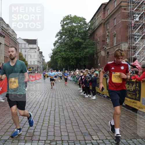 13.09.2026 - Kiel Lauf Yannick Fuchs http://msf.ph/oto/10424207 13.09.2026 09:45:38 Ziel 1023, 1579, 3025, 6038, 7349, 8126, 10142, 10445, 12069, 12281, 98, 312, 1503, 2017, 2282, 2786, 2835, 3408, 3479, 3503, 3507, 3517, 4606, 5103, 5369, 5399, 5400, 5672, 5811, 6097, 6098, 6556, 7854, 8152, 8854, 9425, 9456, 9760, 9897, 10006, 10498, 11939, 12347, 12348, 12351, 557, 1418, 2127, 2788, 3142, 3301, 3974, 4413, 4569, 5511, 5757, 5829, 7202, 7572, 7911, 7924, 8244, 8611, 8859, 9841, 10036, 10392, 10719, 12374, 12841, 98, 312, 2456, 2704, 3138 meine-sportfotos.de