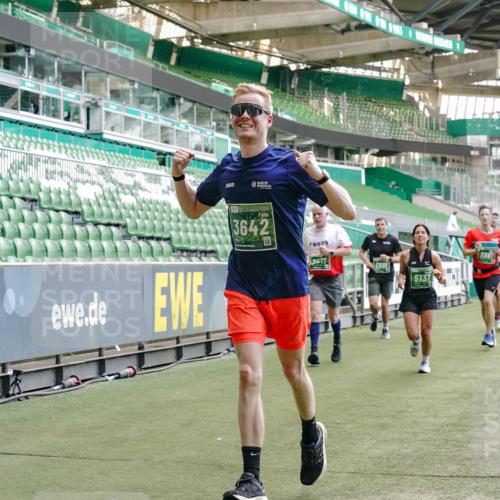 13.09.2026 - 21. swb-Marathon Bremen Michael Burmester http://msf.ph/oto/10424220 13.09.2026 13:00:56 Laufen im Stadion 135, 242, 260, 282, 318, 342, 440, 651, 687, 930, 1006, 1067, 1209, 1368, 1436, 1448, 1493, 1494, 1582, 1650, 1861, 1896, 1935, 1963, 2033, 2062, 2088, 2293, 2306, 2322, 2370, 2409, 2427, 2481, 2485, 2490, 2491, 2517, 2560, 2561, 2570, 2627, 2658, 2686, 2700, 2708, 2781, 2906, 2914, 2967, 3076, 3105, 3145, 3168, 3173, 3273, 3354, 3372, 3374, 3375, 3385, 3480, 3524, 3526, 3642, 3729, 3774, 3806, 3855, 3856, 3861, 3930 meine-sportfotos.de
