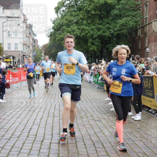 13.09.2026 - Kiel Lauf Yannick Fuchs http://msf.ph/oto/10424244 13.09.2026 09:45:43 Ziel 1023, 2788, 3025, 3974, 4413, 4569, 5511, 7202, 7349, 8126, 10142, 10392, 10445, 12281, 1503, 1579, 2017, 2282, 2786, 2835, 3408, 3479, 3503, 3507, 4606, 5103, 5369, 5399, 5400, 5672, 5811, 6038, 6097, 6098, 6556, 7854, 8152, 8854, 9425, 9456, 9760, 9897, 10006, 10498, 11939, 12069, 12347, 12348, 12351, 557, 1415, 1418, 2127, 3142, 3301, 4909, 4910, 5234, 5757, 5829, 7572, 7911, 7924, 8244, 8611, 8859, 9841, 10036, 10719, 12374, 12841, 98, 312, 2786, 3138 meine-sportfotos.de