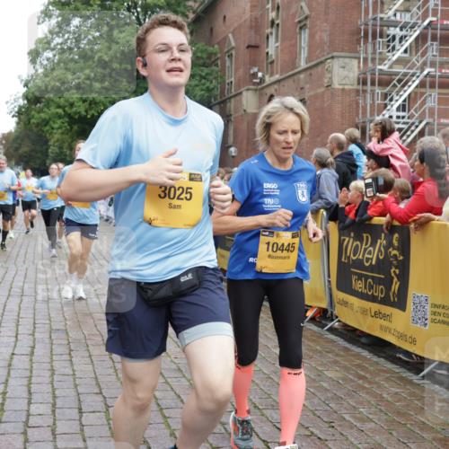 13.09.2026 - Kiel Lauf Yannick Fuchs http://msf.ph/oto/10424256 13.09.2026 09:45:44 Ziel 1023, 2788, 3025, 3974, 4413, 4569, 5511, 7202, 7349, 7572, 8126, 9841, 10142, 10392, 10445, 12281, 1023, 1503, 1579, 2017, 2282, 2835, 3408, 3479, 3503, 3507, 4606, 5103, 5369, 5399, 5400, 5672, 5811, 6038, 6097, 6098, 6556, 7854, 8152, 8854, 9425, 9456, 9760, 9897, 10006, 10498, 11939, 12069, 12347, 12348, 12351, 557, 1415, 1418, 2127, 3142, 3301, 4909, 4910, 5234, 5757, 5829, 7911, 7924, 8244, 8611, 8859, 10036, 10203, 10719, 12374, 12841, 98, 312, 2786 meine-sportfotos.de