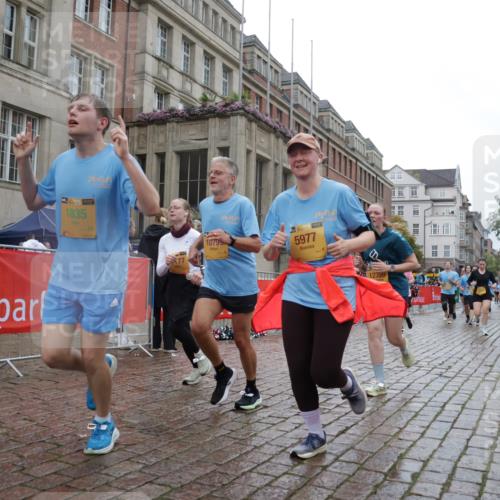 13.09.2026 - Kiel Lauf Yannick Fuchs http://msf.ph/oto/10424279 13.09.2026 11:00:02 Ziel 753, 964, 1078, 1562, 1728, 1895, 1948, 2287, 2382, 3775, 4437, 4509, 6295, 7398, 8120, 9140, 9271, 10996, 11007, 11377, 11415, 11503, 469, 620, 683, 747, 988, 1002, 1835, 2287, 2354, 3063, 3108, 3113, 3176, 3348, 3607, 3663, 5173, 5261, 5382, 5608, 5627, 5977, 7350, 7454, 7543, 7614, 7954, 8234, 8723, 8884, 9299, 9971, 10157, 10799, 10916, 10918, 11016, 11177, 12359, 12408, 173, 327, 1036, 2150, 2151, 2187, 2558, 2915, 3121, 3793, 2828, 4342, 5891, 7066, 7734 meine-sportfotos.de