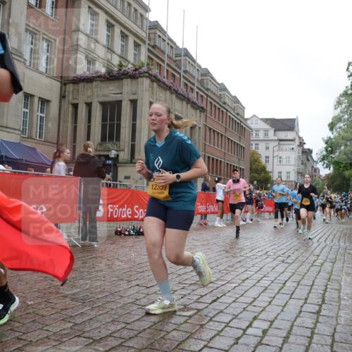 13.09.2026 - Kiel Lauf Yannick Fuchs http://msf.ph/oto/10424287 13.09.2026 11:00:02 Ziel 753, 964, 1078, 1562, 1728, 1895, 1948, 2287, 2382, 3775, 4437, 4509, 6295, 7398, 8120, 9140, 9271, 10996, 11007, 11377, 11415, 11503, 469, 620, 683, 747, 988, 1002, 1835, 2287, 2354, 3063, 3108, 3113, 3176, 3348, 3607, 3663, 5173, 5261, 5382, 5608, 5627, 5977, 7350, 7454, 7543, 7614, 7954, 8234, 8723, 8884, 9299, 9971, 10157, 10799, 10916, 10918, 11016, 11177, 12359, 12408, 173, 327, 1036, 2150, 2151, 2187, 2558, 2915, 3121, 3793, 2828, 4342, 5891, 7066, 7734 meine-sportfotos.de