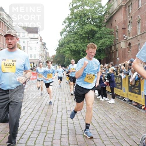 13.09.2026 - Kiel Lauf Yannick Fuchs http://msf.ph/oto/10424419 13.09.2026 09:45:54 Ziel 557, 1418, 2127, 2788, 3142, 3301, 3974, 4413, 4569, 5511, 5757, 5829, 7202, 7572, 7911, 7924, 8244, 8611, 8859, 9841, 10036, 10392, 10719, 12374, 12841, 1023, 1503, 1579, 2017, 2835, 3025, 3408, 4413, 5103, 5369, 5399, 5811, 6038, 7349, 7854, 8126, 8152, 8854, 9456, 10142, 10392, 10445, 10498, 11939, 12069, 12281, 12347, 1415, 2482, 3052, 4909, 4910, 4918, 5234, 5855, 6732, 7015, 7308, 8125, 10203, 10685, 10898, 11076, 11078, 1503, 2282, 3479, 5103 meine-sportfotos.de
