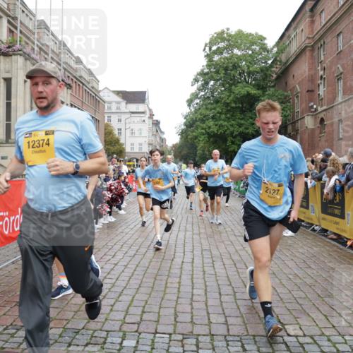 13.09.2026 - Kiel Lauf Yannick Fuchs http://msf.ph/oto/10424428 13.09.2026 09:45:55 Ziel 557, 1418, 2127, 2788, 3142, 3301, 3974, 4569, 5511, 5757, 5829, 7202, 7572, 7911, 7924, 8244, 8611, 8859, 9841, 10036, 10719, 12374, 12841, 1023, 1503, 1579, 2017, 2788, 2835, 3025, 3408, 3974, 4413, 5103, 5369, 5399, 5811, 6038, 7202, 7349, 7854, 8126, 8152, 9456, 10142, 10392, 10445, 10498, 11939, 12069, 12281, 12347, 1415, 2482, 3052, 3954, 4909, 4910, 4918, 5234, 5855, 5955, 6732, 7015, 7308, 8125, 10203, 10685, 10898, 11076, 11078, 1503, 2282, 3479, 5103, 5399 meine-sportfotos.de