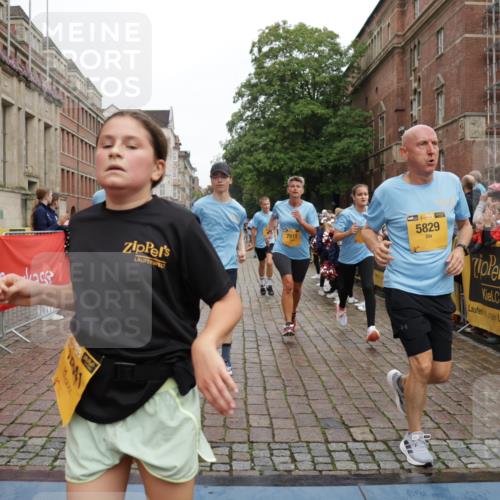13.09.2026 - Kiel Lauf Yannick Fuchs http://msf.ph/oto/10424465 13.09.2026 09:45:58 Ziel 557, 1415, 1418, 2127, 3142, 3301, 4909, 4910, 5234, 5757, 5829, 7572, 7911, 7924, 8244, 8611, 8859, 9841, 10036, 10719, 12374, 12841, 1023, 1579, 2017, 2788, 2835, 3025, 3408, 3974, 4413, 4569, 5369, 5399, 5511, 6038, 7202, 7349, 7854, 8126, 8152, 9456, 10142, 10392, 10445, 10498, 11939, 12069, 12281, 442, 2482, 3052, 3954, 4918, 5855, 5955, 6732, 7015, 7308, 8125, 10117, 10203, 10685, 10898, 11076, 11078, 1503, 2017, 2282, 3408, 5103, 5369, 5399 meine-sportfotos.de
