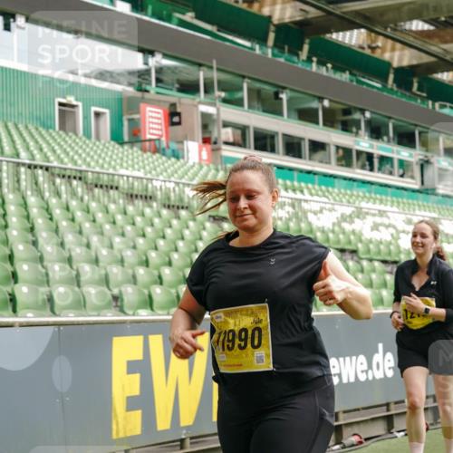 13.09.2026 - 21. swb-Marathon Bremen Michael Burmester http://msf.ph/oto/10424487 13.09.2026 10:47:11 Laufen im Stadion 10161, 10264, 10349, 10472, 10535, 10895, 10933, 10970, 11050, 11104, 11181, 11244, 11262, 11296, 11309, 11367, 11443, 11457, 11529, 11530, 11546, 11573, 11574, 11579, 11639, 11663, 11675, 11709, 11760, 11821, 12157, 12211, 12285, 12316, 12317, 12340, 12374, 12422, 12444, 12462, 10002, 10004, 10005, 10176, 10191, 10192, 10271, 10295, 10303, 10325, 10335, 10361, 10362, 10459, 10513, 10629, 10756, 10779, 10882, 10997, 10999, 11233, 11307, 11355 meine-sportfotos.de